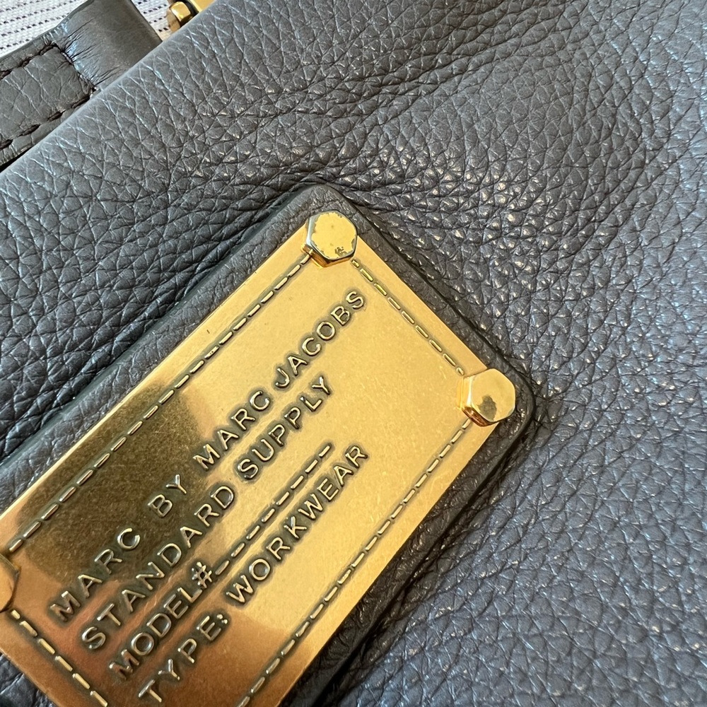 Marc by Marc Jacobs Grey Pebbled Leather Crossbody Bag with Gold Hardware - Picture 8 of 11